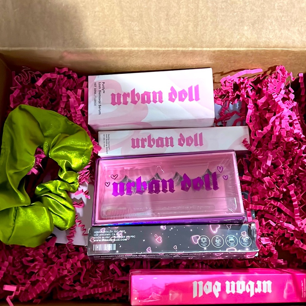 Urban doll eyelash kit Bedroom eyes All items still in original packaging. Nwt